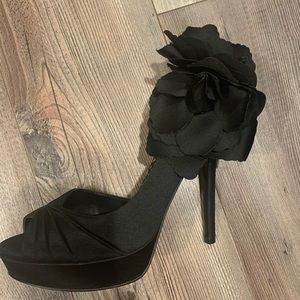Nina peep toe pumps